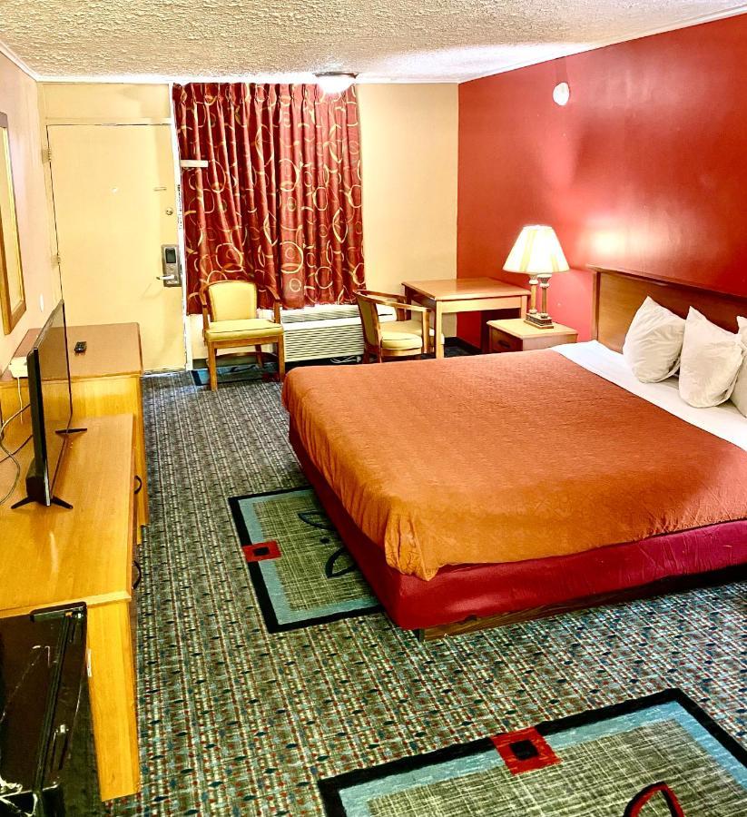 Plaza Motel