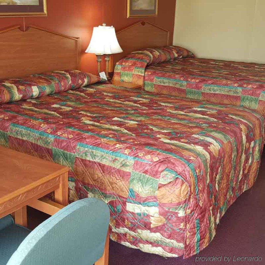 Plaza Motel *
