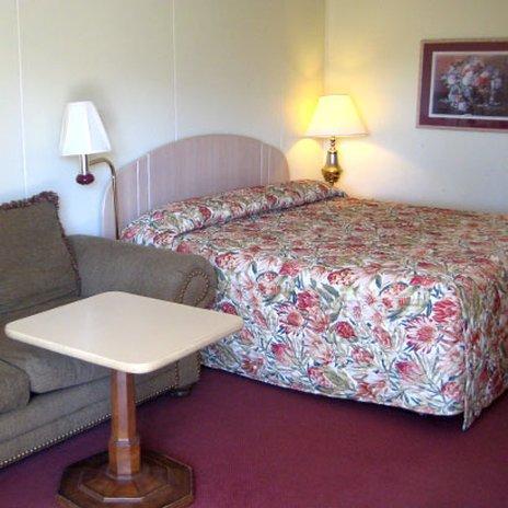 Plaza Motel *